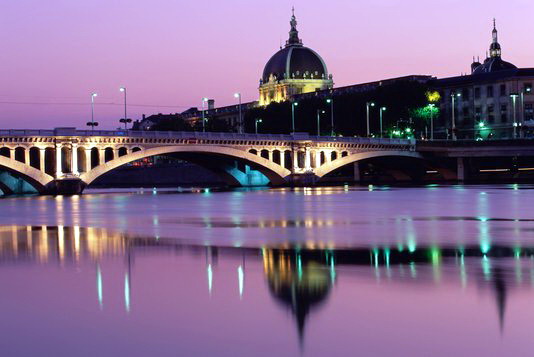 Вид с реки Роне на «старый город»